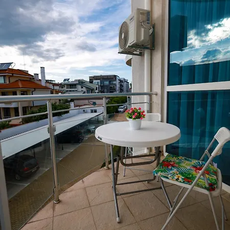 Sunset Atlantis Apartment *